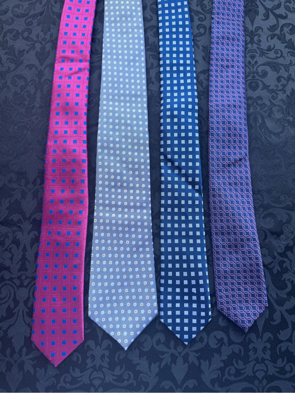 Lot of 4 Mens “Ties.com” slim Ties Ref# 13150